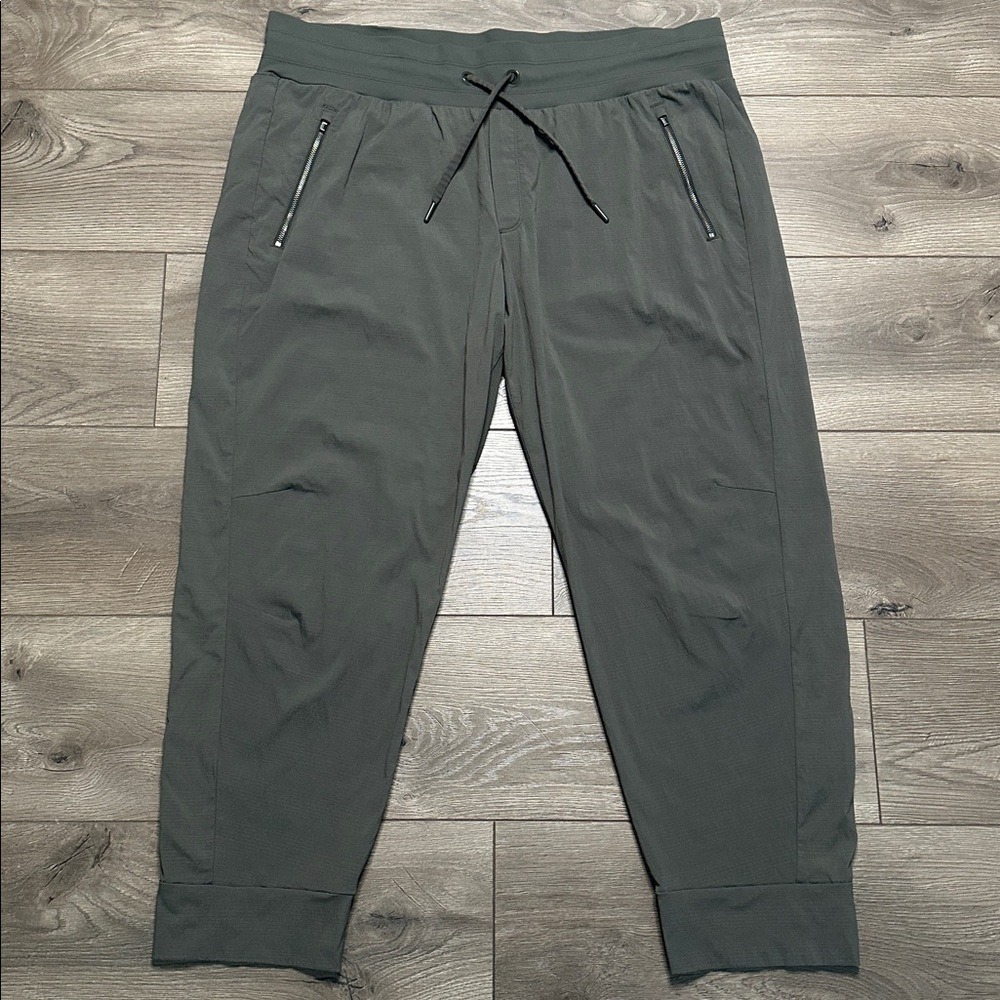 Athleta Trekkie North Mid Rise Jogger Pants Olive Green Size 18‎